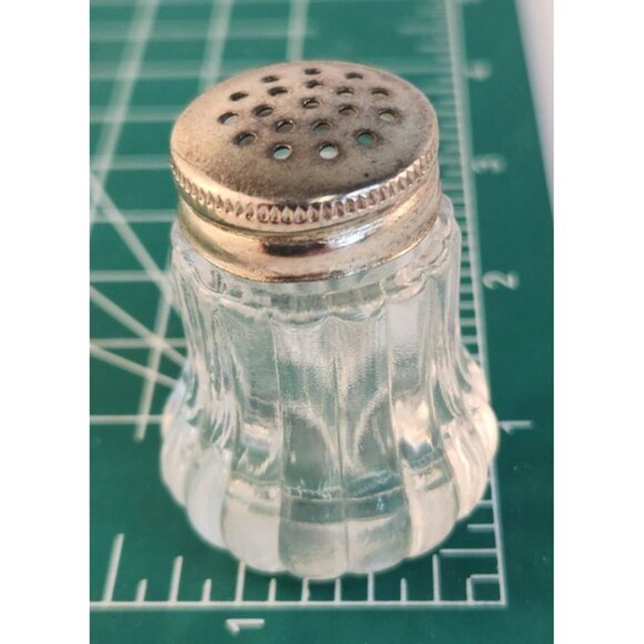 Vintage Miniature Acrylic Salt & Pepper Shakers With Screw-On Metal Lids Set Of - Picture 8 of 8